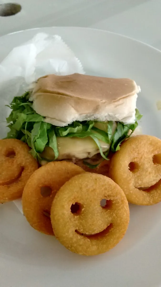 Lanche kids com batata smile